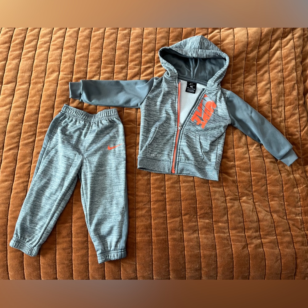 Nike Therma-fit Kids Gray and Orange fleece lined Jogger Set